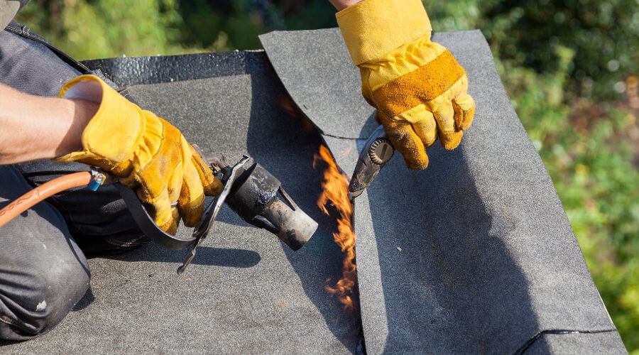 Expert Emergency Roof Repairs services in Searsboro, IA